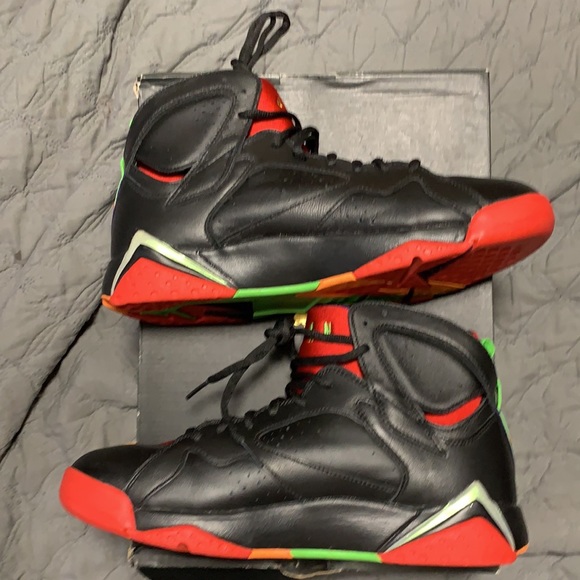 Shoes - Picture 2 of 7